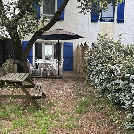 Hébergement de vacances Maison Familiale Pour 8 Avec Terrasse, à 300m De La - - Fr-1-224b-228 *